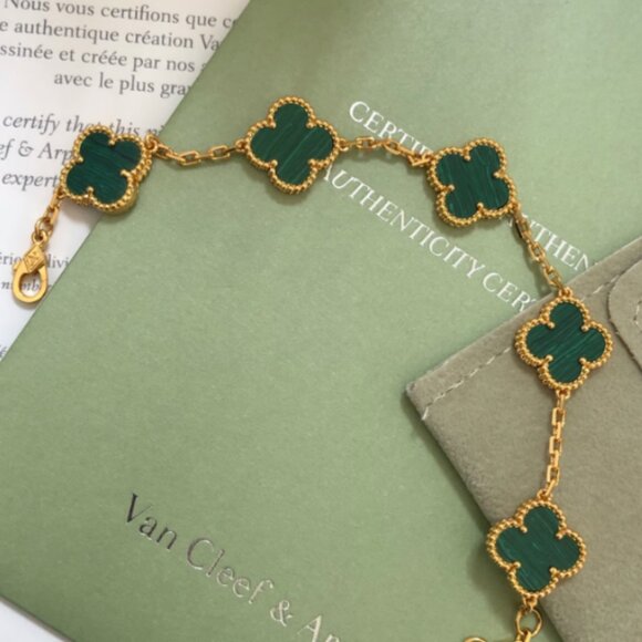 18K Gold Five-Pattern Green Chalcedony Bracelet - Picture 3 of 5